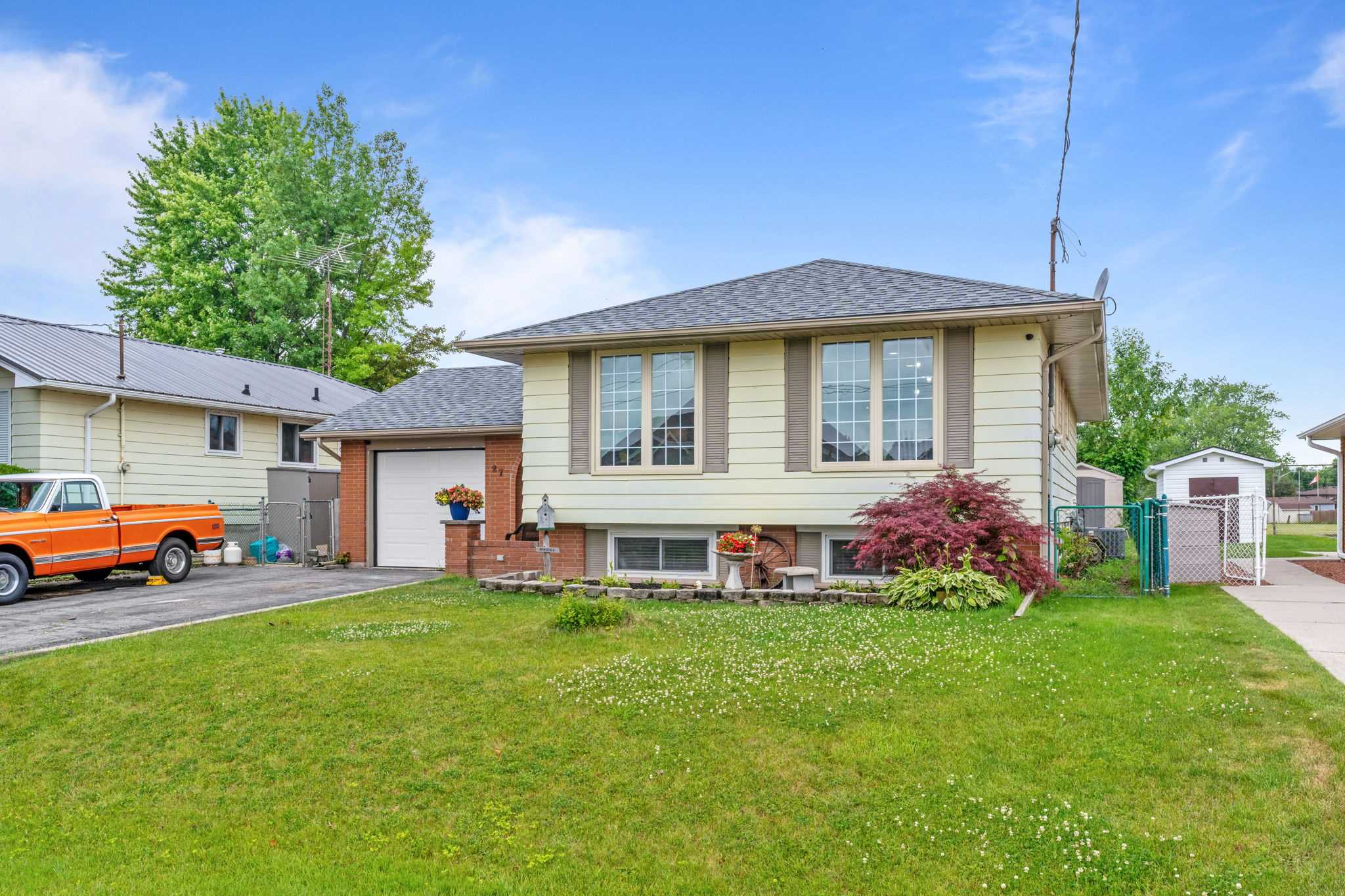 Now Listed: Spacious Raised Bungalow in Jarvis